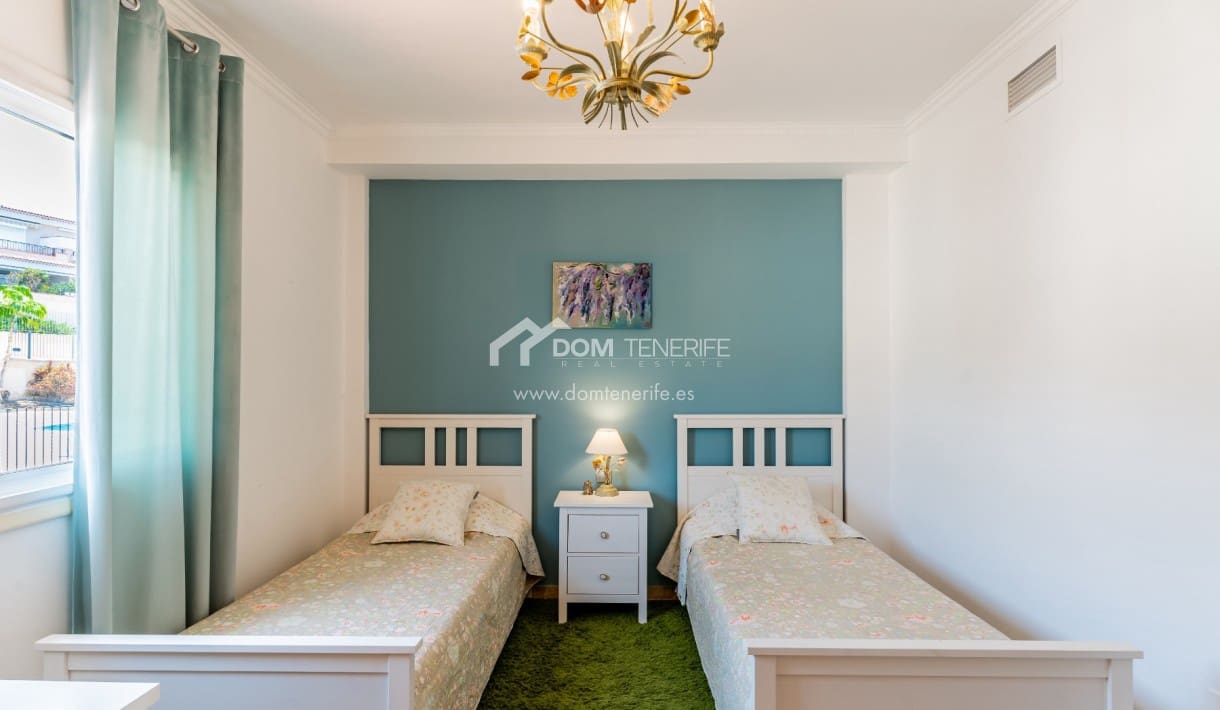 2 bedroom Townhouse for sale in Guia de Isora with pool garage - € 450,000 (Ref: 9525507)