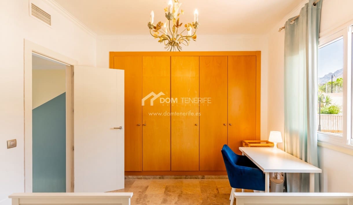 2 bedroom Townhouse for sale in Guia de Isora with pool garage - € 450,000 (Ref: 9525507)