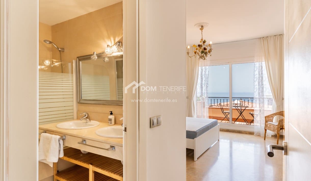 2 bedroom Townhouse for sale in Guia de Isora with pool garage - € 450,000 (Ref: 9525507)