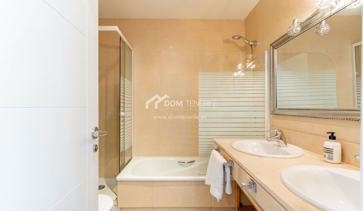 2 bedroom Townhouse for sale in Guia de Isora with pool garage - € 450,000 (Ref: 9525507)