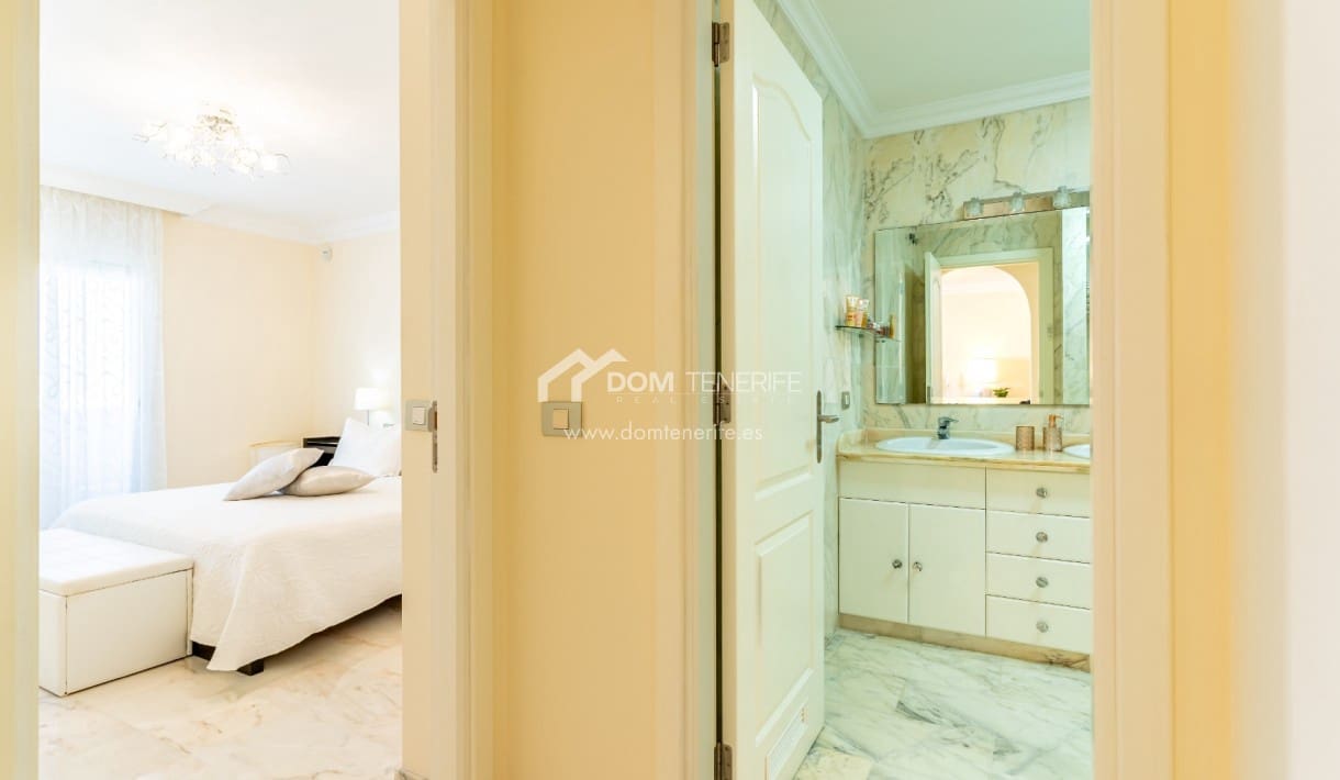 1 bedroom Apartment for sale in Los Gigantes with pool - € 439,000 (Ref: 9603399)