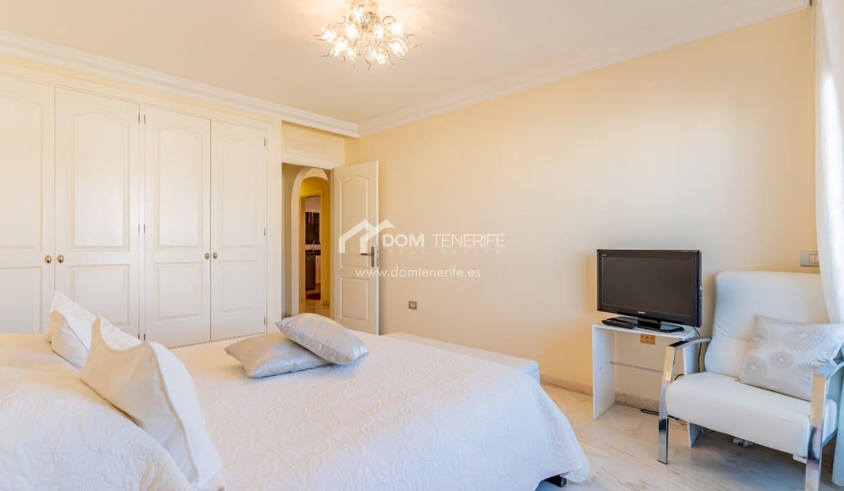 1 bedroom Apartment for sale in Los Gigantes with pool - € 439,000 (Ref: 9603399)