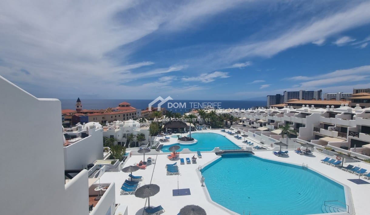 2 sovrum Hus till salu i Playa Paraiso med pool - 475 000 € (Ref: 9624319)