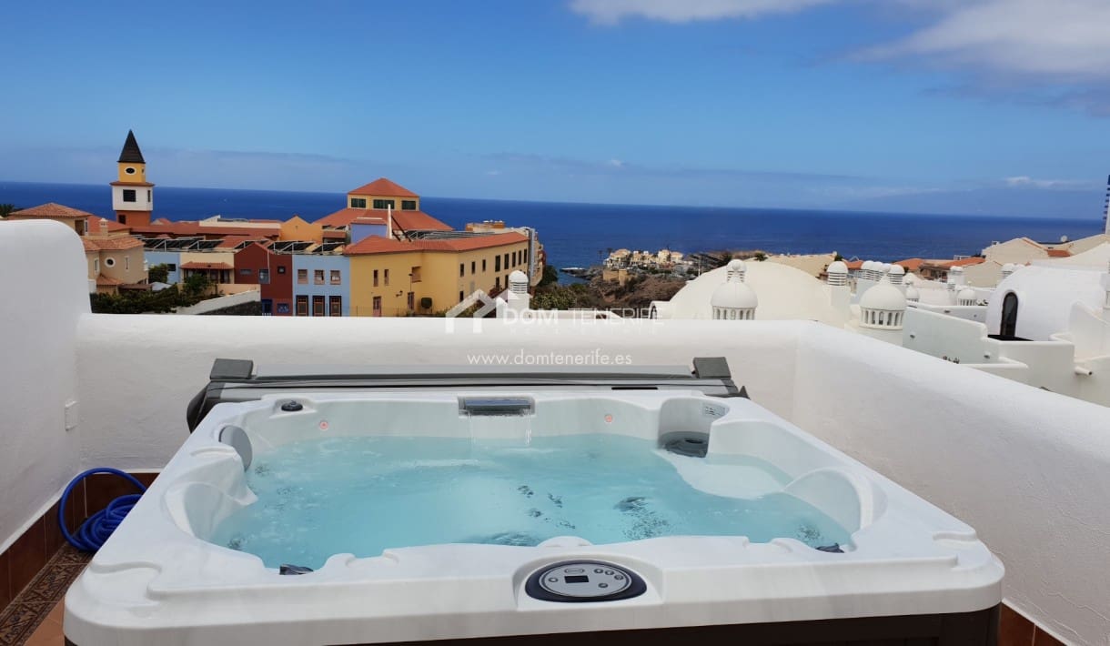 3 makuuhuone Omakotitalo myytävänä paikassa Playa Paraiso mukana uima-altaan - 590 000 € (Ref: 9626965)