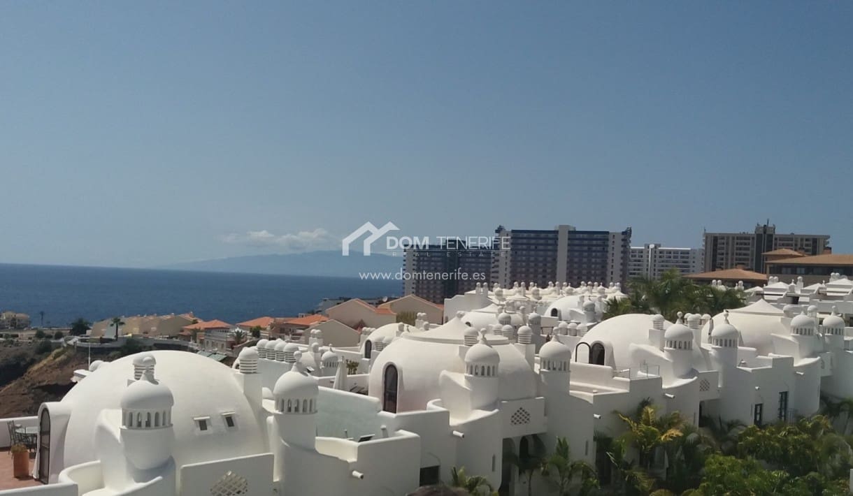 3 makuuhuone Omakotitalo myytävänä paikassa Playa Paraiso mukana uima-altaan - 590 000 € (Ref: 9626965)