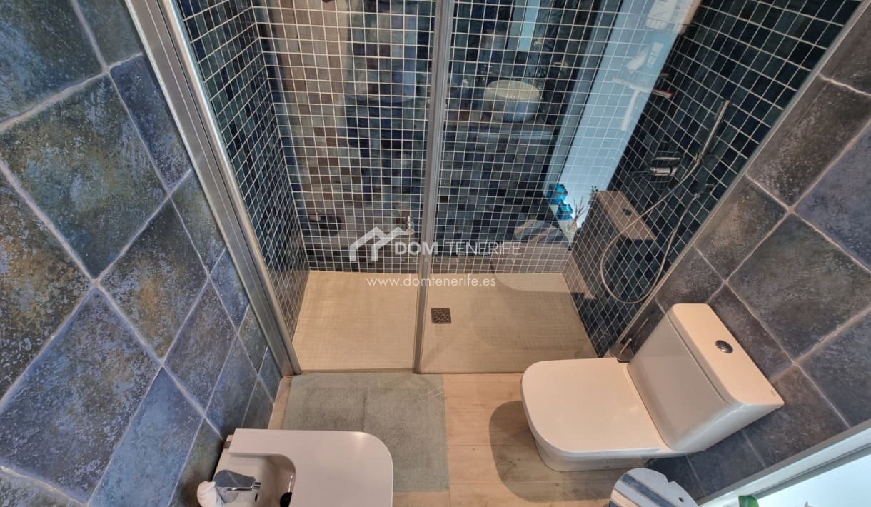 3 makuuhuone Omakotitalo myytävänä paikassa Playa Paraiso mukana uima-altaan - 590 000 € (Ref: 9626965)