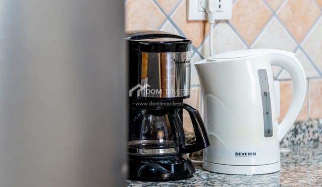 1 sovrum Lägenhet att hyra i Los Cristianos, Arona med pool - 1 250 € (Ref: 9657079)