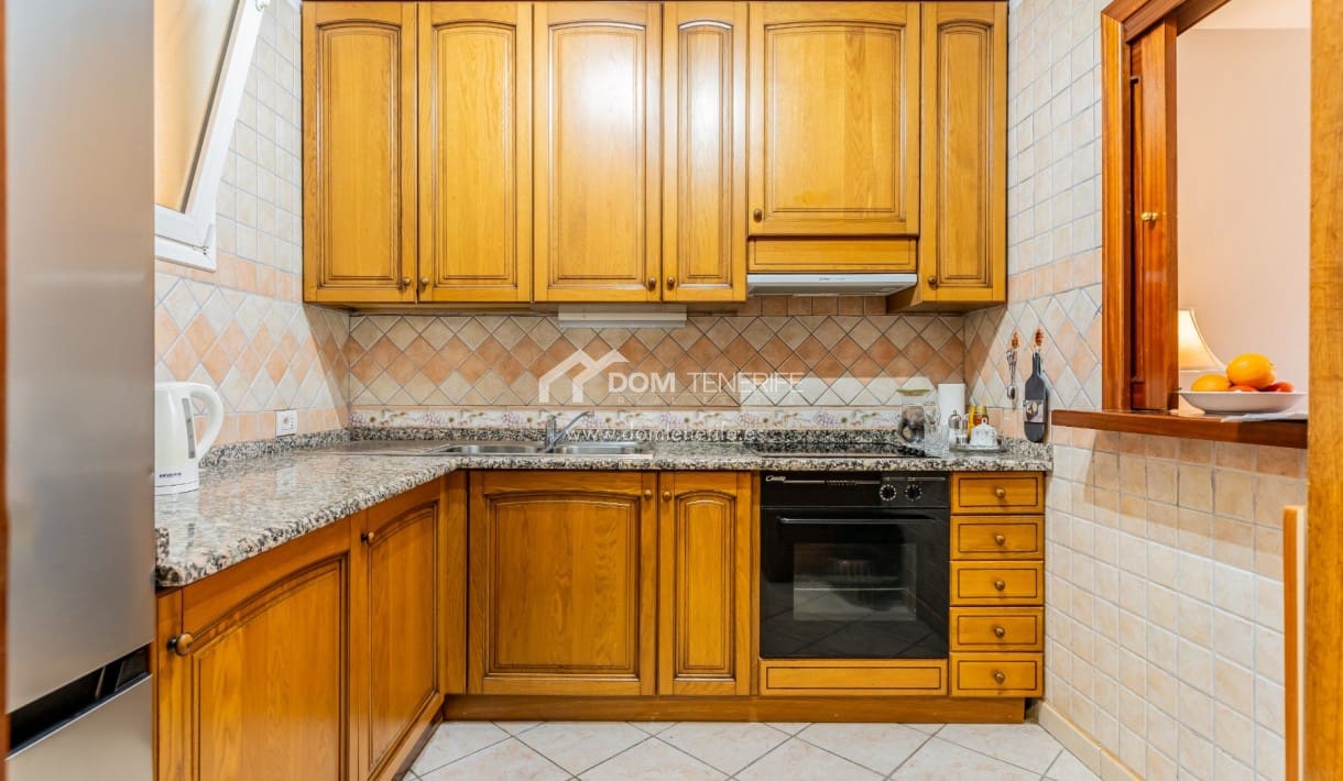 1 sovrum Lägenhet att hyra i Los Cristianos med pool - 1 250 € (Ref: 9657079)