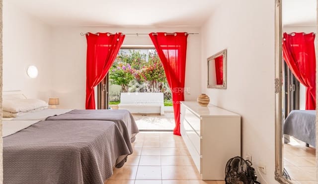 4 slaapkamer Halfvrijstaande villa te koop in San Eugenio Bajo, Adeje met zwembad - € 599.999 (Ref: 9678282)