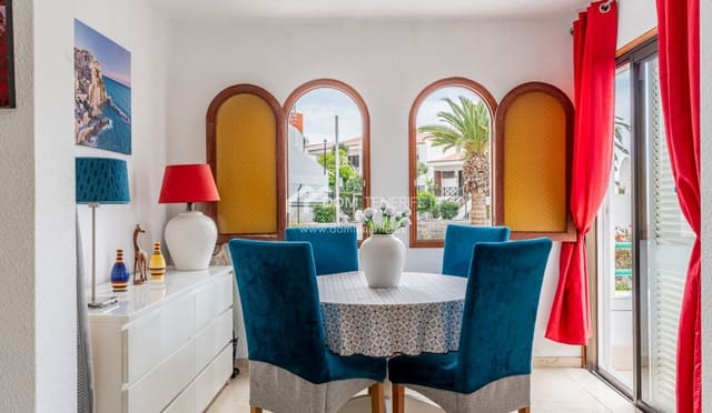 4 chambre Villa/Maison Semi-Mitoyenne à vendre à San Eugenio Bajo, Adeje avec piscine - 599 999 € (Ref: 9678282)