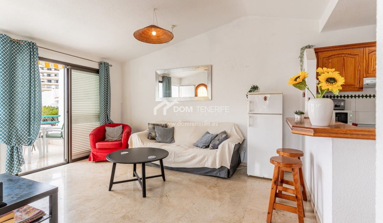 4 slaapkamer Halfvrijstaande villa te koop in Costa Adeje met zwembad - € 599.999 (Ref: 9678282)