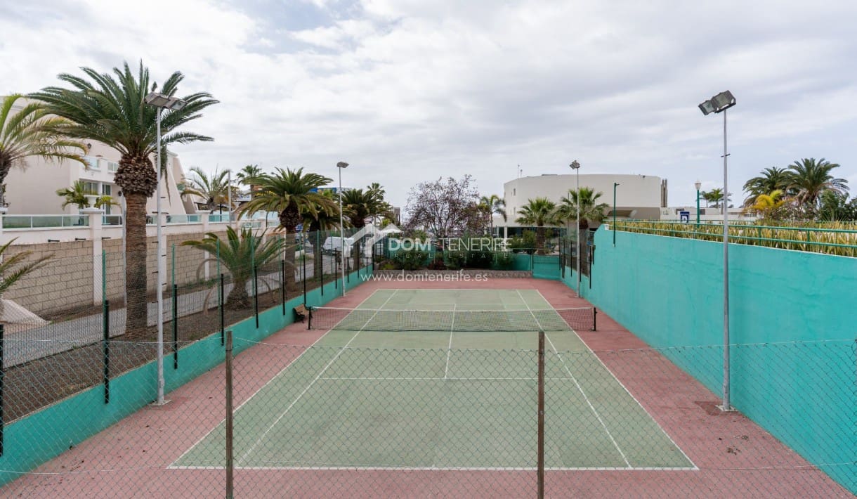 4 slaapkamer Halfvrijstaande villa te koop in Costa Adeje met zwembad - € 599.999 (Ref: 9678282)