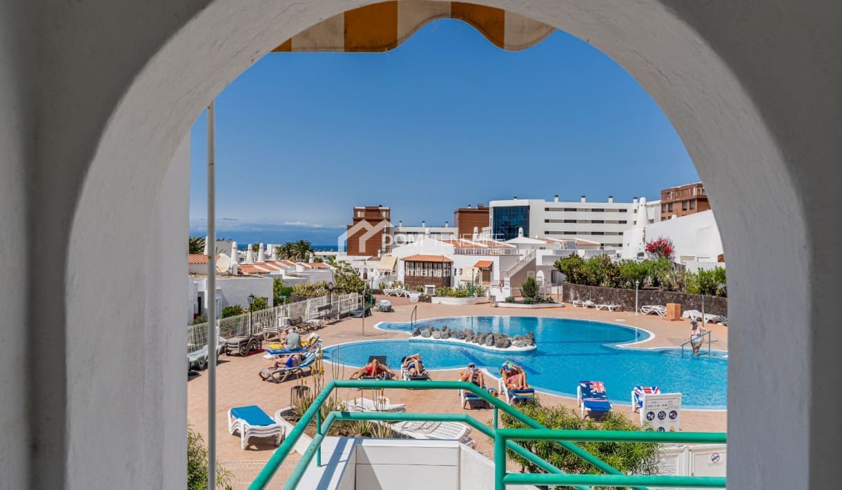 4 bedroom Semi-detached Villa for sale in Costa Adeje with pool - € 599,999 (Ref: 9678282)