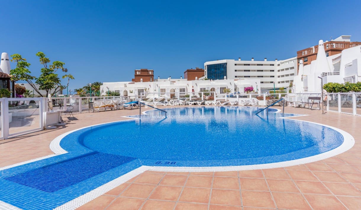 4 bedroom Semi-detached Villa for sale in Costa Adeje with pool - € 599,999 (Ref: 9678282)