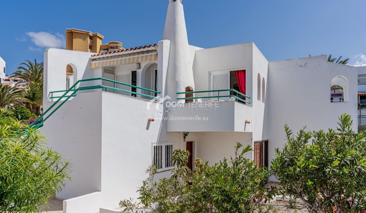 4 bedroom Semi-detached Villa for sale in Costa Adeje with pool - € 599,999 (Ref: 9678282)