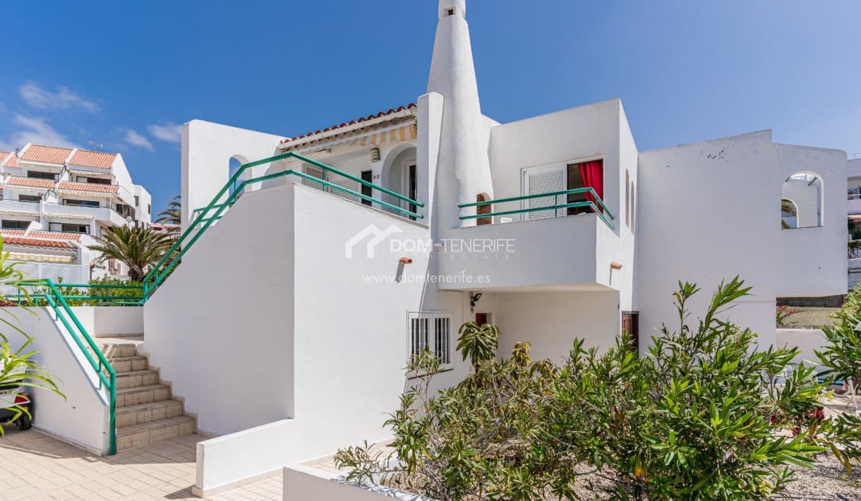 4 bedroom Semi-detached Villa for sale in Costa Adeje with pool - € 599,999 (Ref: 9678282)