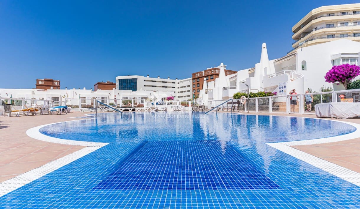 4 bedroom Semi-detached Villa for sale in Costa Adeje with pool - € 599,999 (Ref: 9678282)