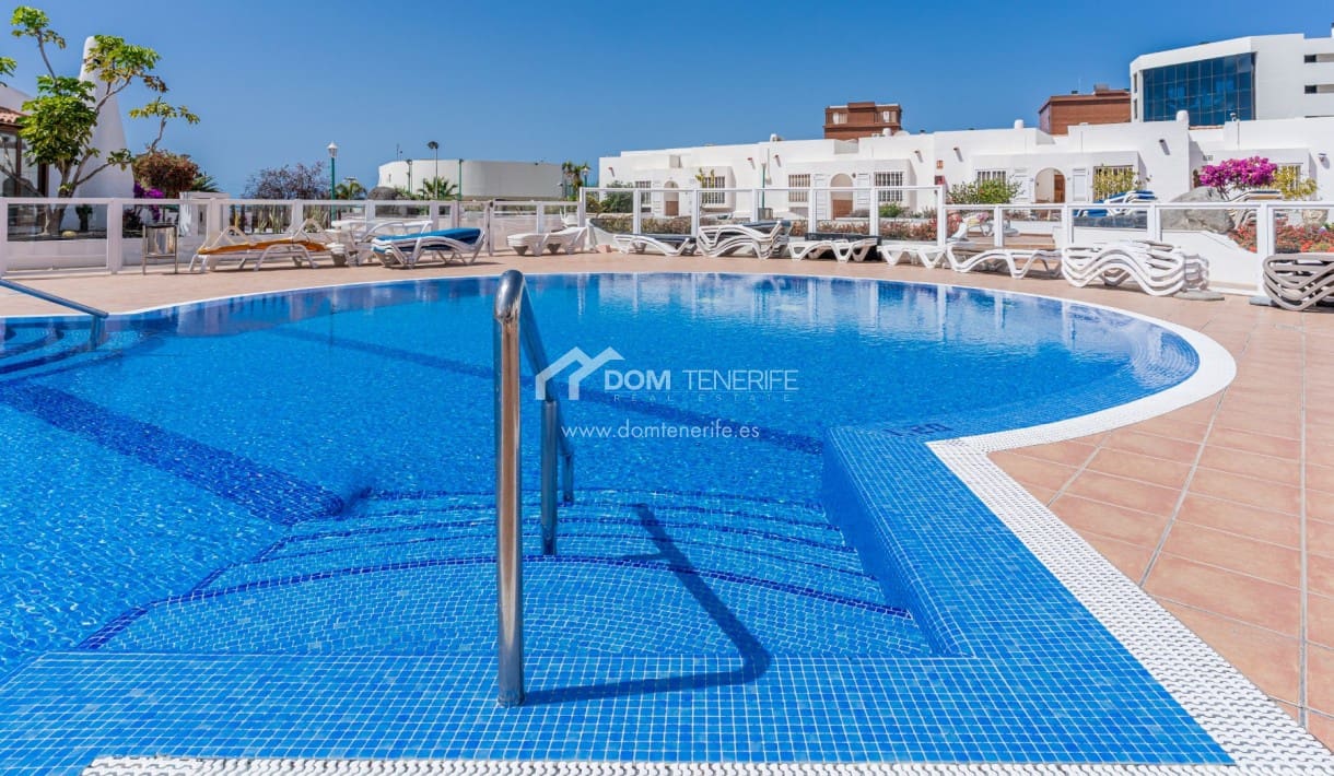 4 bedroom Semi-detached Villa for sale in Costa Adeje with pool - € 599,999 (Ref: 9678282)