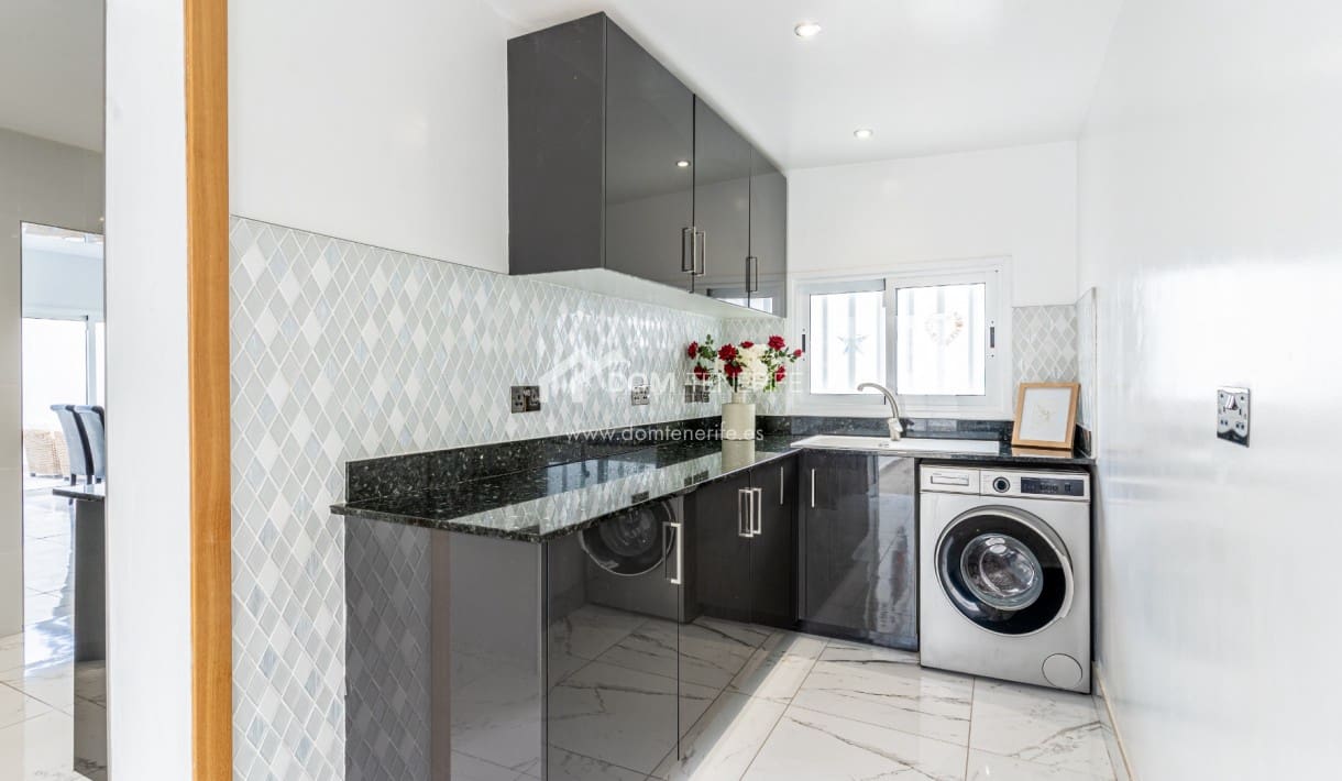 3 chambre Villa/Maison à vendre à Costa Adeje avec piscine - 945 000 € (Ref: 9691486)