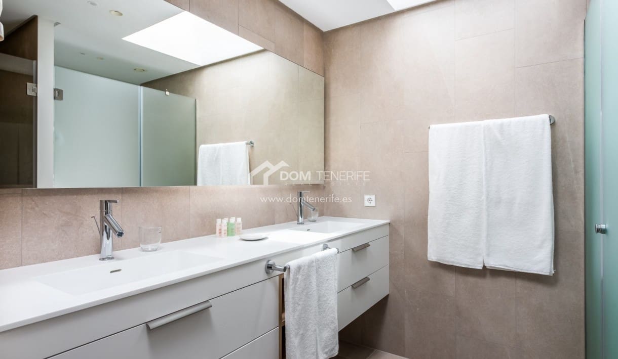Apartamento de 2 habitaciones en Guía de Isora en venta con piscina - 1.137.000 € (Ref: 9699896)
