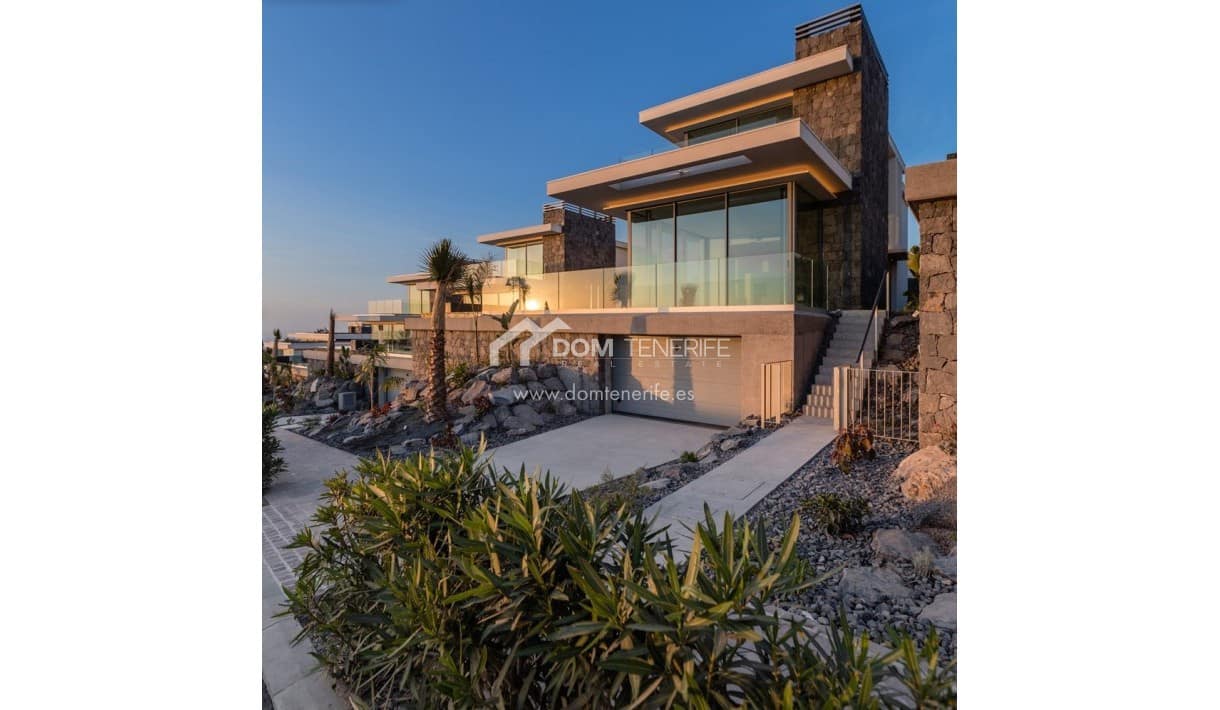 3 bedroom Villa for sale in Guia de Isora with pool garage - € 1,705,000 (Ref: 9700022)