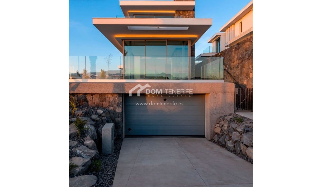 3 bedroom Villa for sale in Guia de Isora with pool garage - € 1,705,000 (Ref: 9700022)