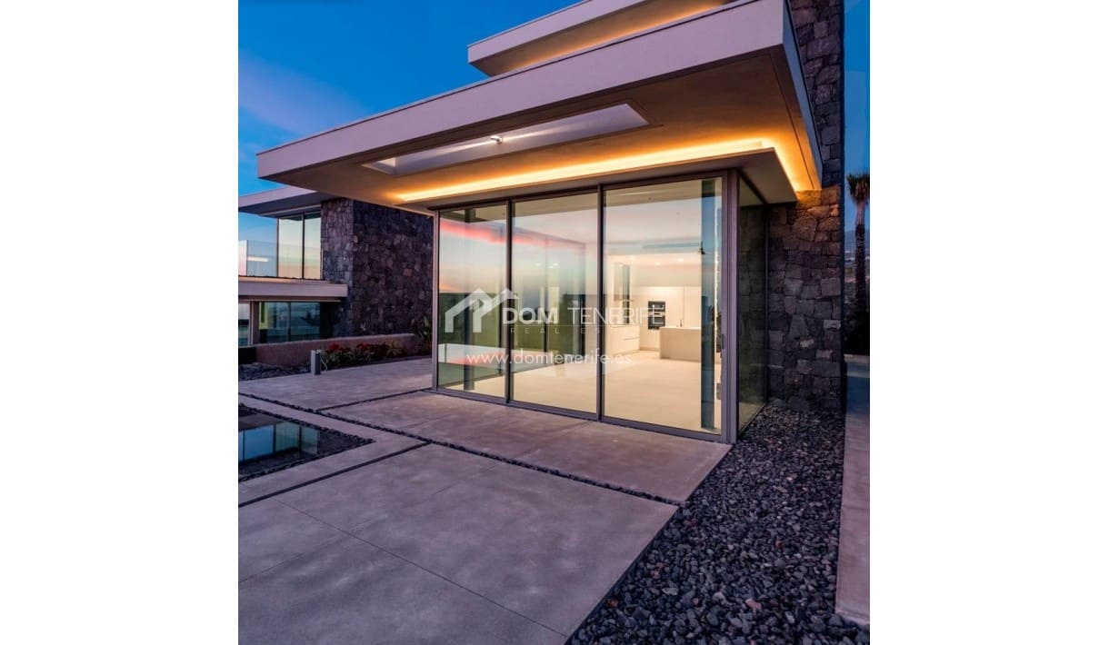 3 bedroom Villa for sale in Guia de Isora with pool garage - € 1,705,000 (Ref: 9700022)