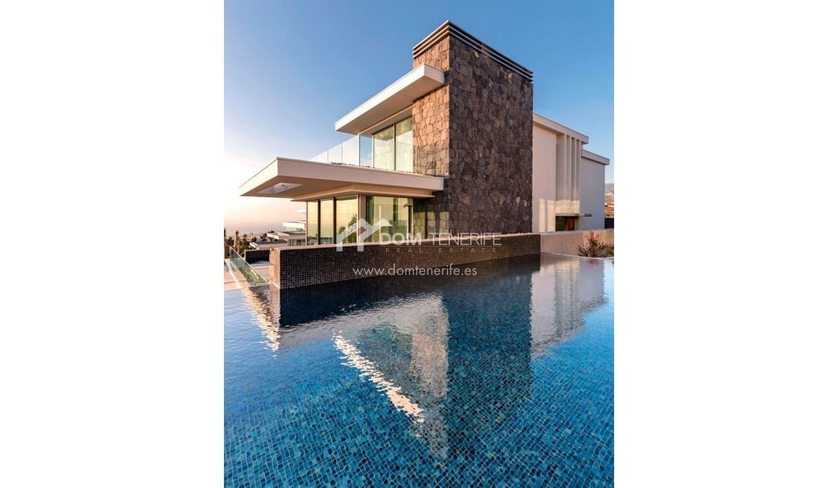 3 bedroom Villa for sale in Guia de Isora with pool garage - € 1,705,000 (Ref: 9700022)