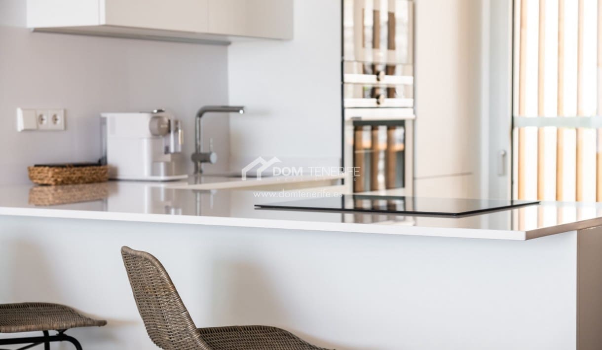 Apartamento de 2 habitaciones en Guía de Isora en venta con piscina - 980.000 € (Ref: 9700026)