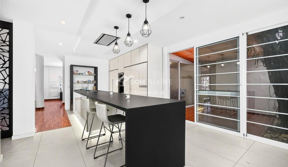 Chalet de 5 habitaciones en Los Cristianos en venta con piscina - 1.790.000 € (Ref: 9719385)