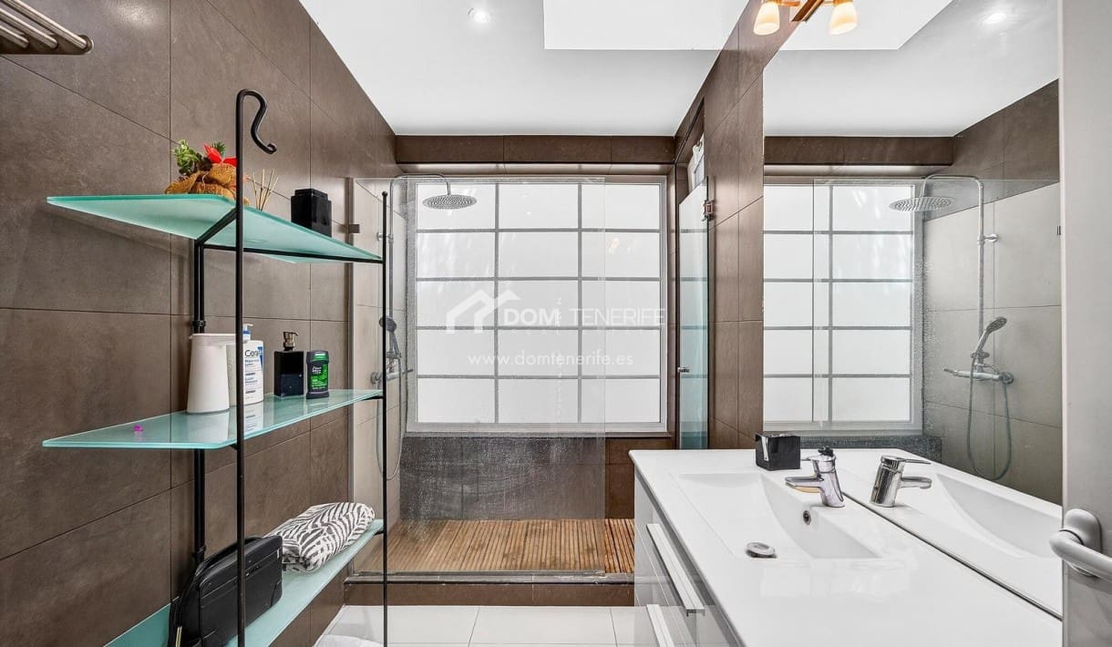 Chalet de 5 habitaciones en Los Cristianos en venta con piscina - 1.790.000 € (Ref: 9719385)