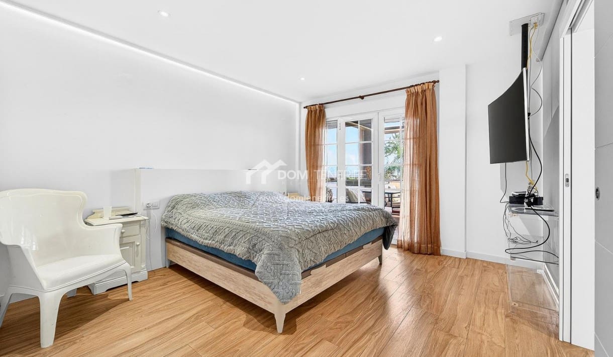 Chalet de 5 habitaciones en Los Cristianos en venta con piscina - 1.790.000 € (Ref: 9719385)