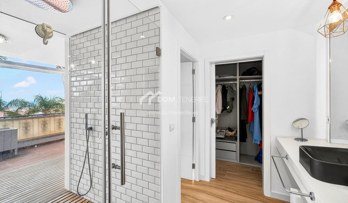 Chalet de 5 habitaciones en Los Cristianos en venta con piscina - 1.790.000 € (Ref: 9719385)