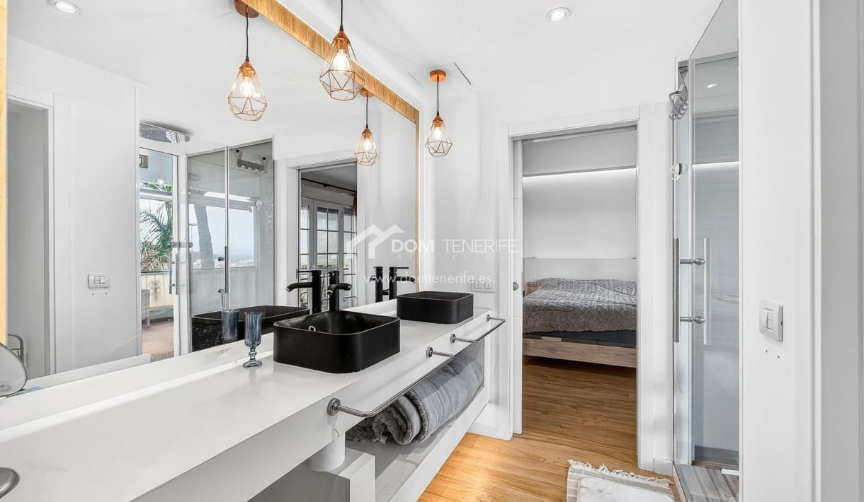 Chalet de 5 habitaciones en Los Cristianos en venta con piscina - 1.790.000 € (Ref: 9719385)