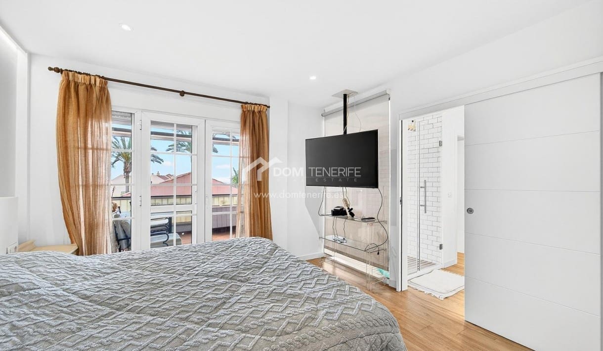 Chalet de 5 habitaciones en Los Cristianos en venta con piscina - 1.790.000 € (Ref: 9719385)