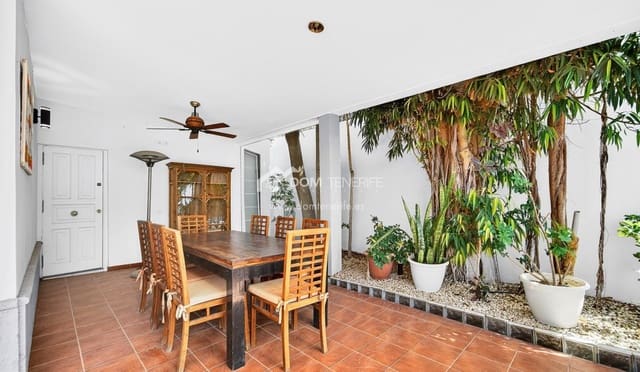 Chalet de 5 habitaciones en Los Cristianos, Arona en venta con piscina - 1.790.000 € (Ref: 9719385)