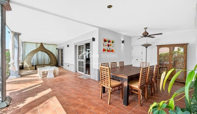 Chalet de 5 habitaciones en Los Cristianos, Arona en venta con piscina - 1.790.000 € (Ref: 9719385)