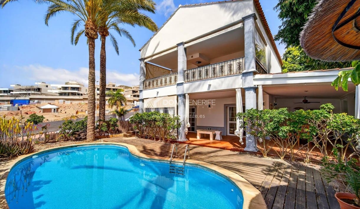 Chalet de 5 habitaciones en Los Cristianos en venta con piscina - 1.790.000 € (Ref: 9719385)