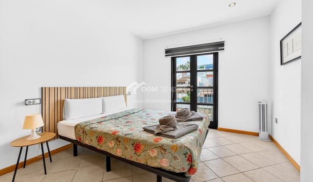 Apartamento de 2 habitaciones en Playa Paraiso, Adeje en venta con piscina - 475.000 € (Ref: 9730860)