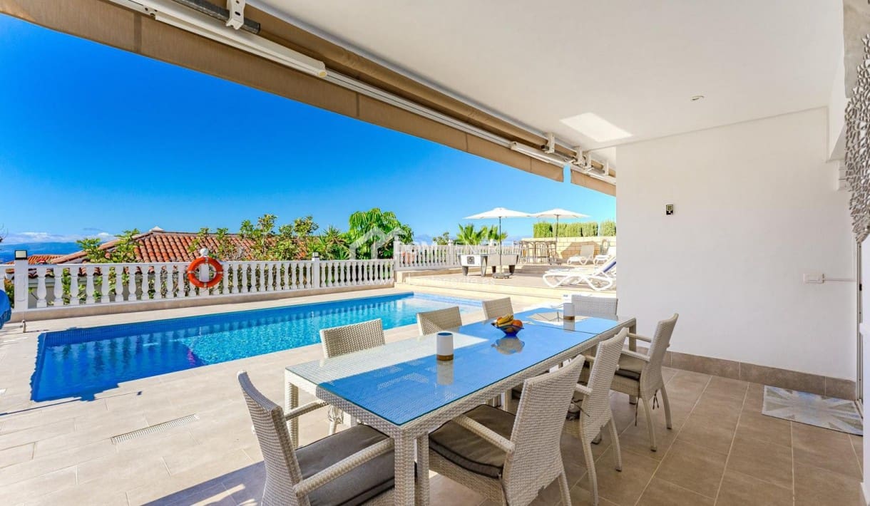 6 bedroom Villa for sale in Guia de Isora with pool garage - € 1,280,000 (Ref: 9730861)