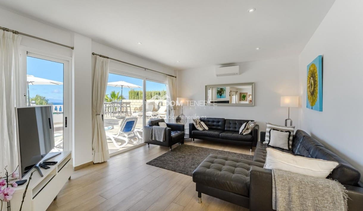 6 bedroom Villa for sale in Guia de Isora with pool garage - € 1,280,000 (Ref: 9730861)