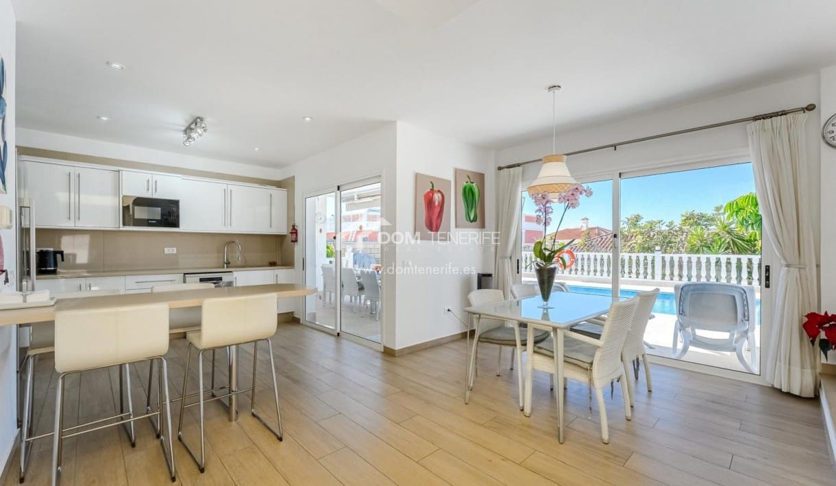 6 bedroom Villa for sale in Guia de Isora with pool garage - € 1,280,000 (Ref: 9730861)