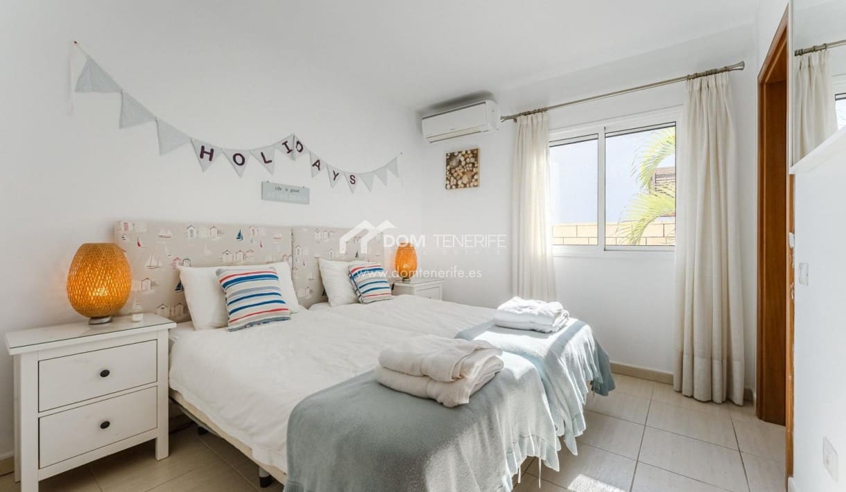 6 bedroom Villa for sale in Guia de Isora with pool garage - € 1,280,000 (Ref: 9730861)