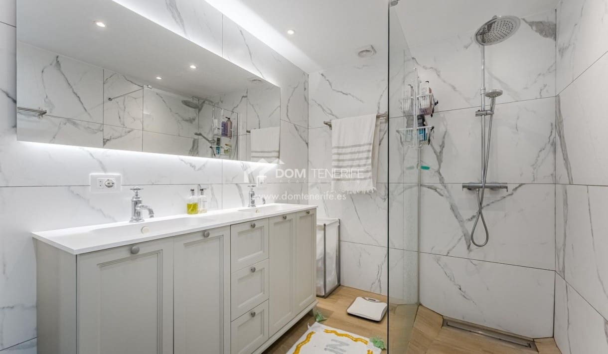 6 bedroom Villa for sale in Guia de Isora with pool garage - € 1,280,000 (Ref: 9730861)