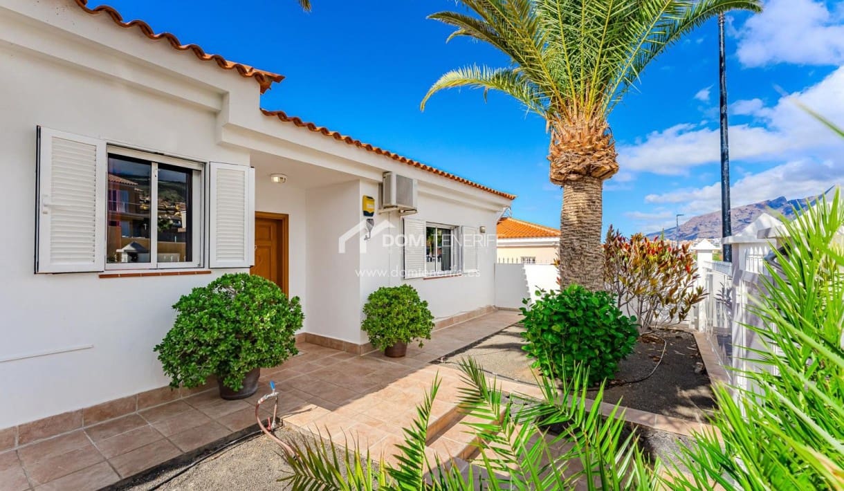 6 bedroom Villa for sale in Guia de Isora with pool garage - € 1,280,000 (Ref: 9730861)