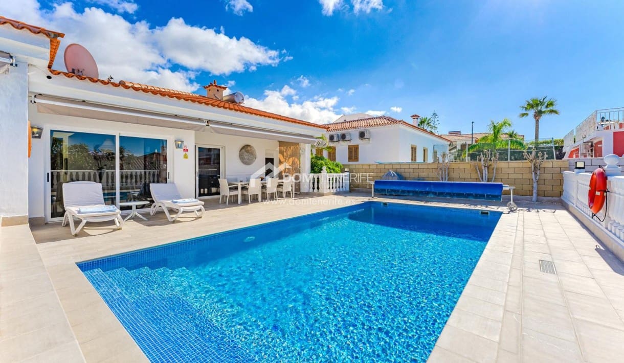 6 bedroom Villa for sale in Guia de Isora with pool garage - € 1,280,000 (Ref: 9730861)