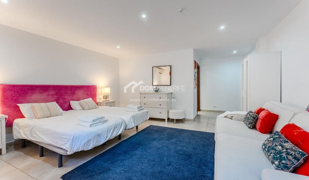 6 bedroom Villa for sale in Guia de Isora with pool garage - € 1,280,000 (Ref: 9730861)