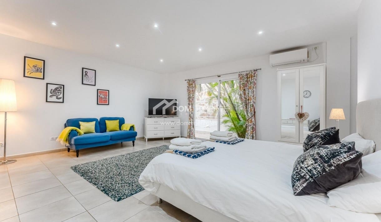 6 bedroom Villa for sale in Guia de Isora with pool garage - € 1,280,000 (Ref: 9730861)