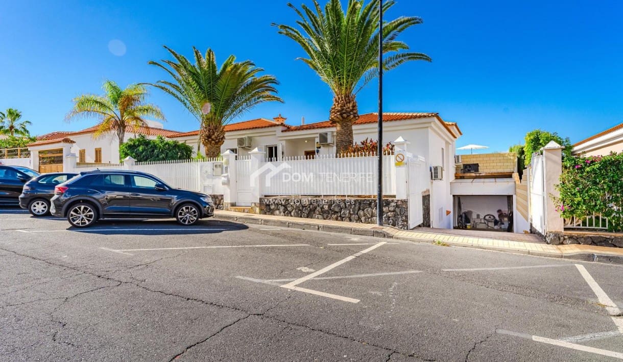 6 bedroom Villa for sale in Guia de Isora with pool garage - € 1,280,000 (Ref: 9730861)