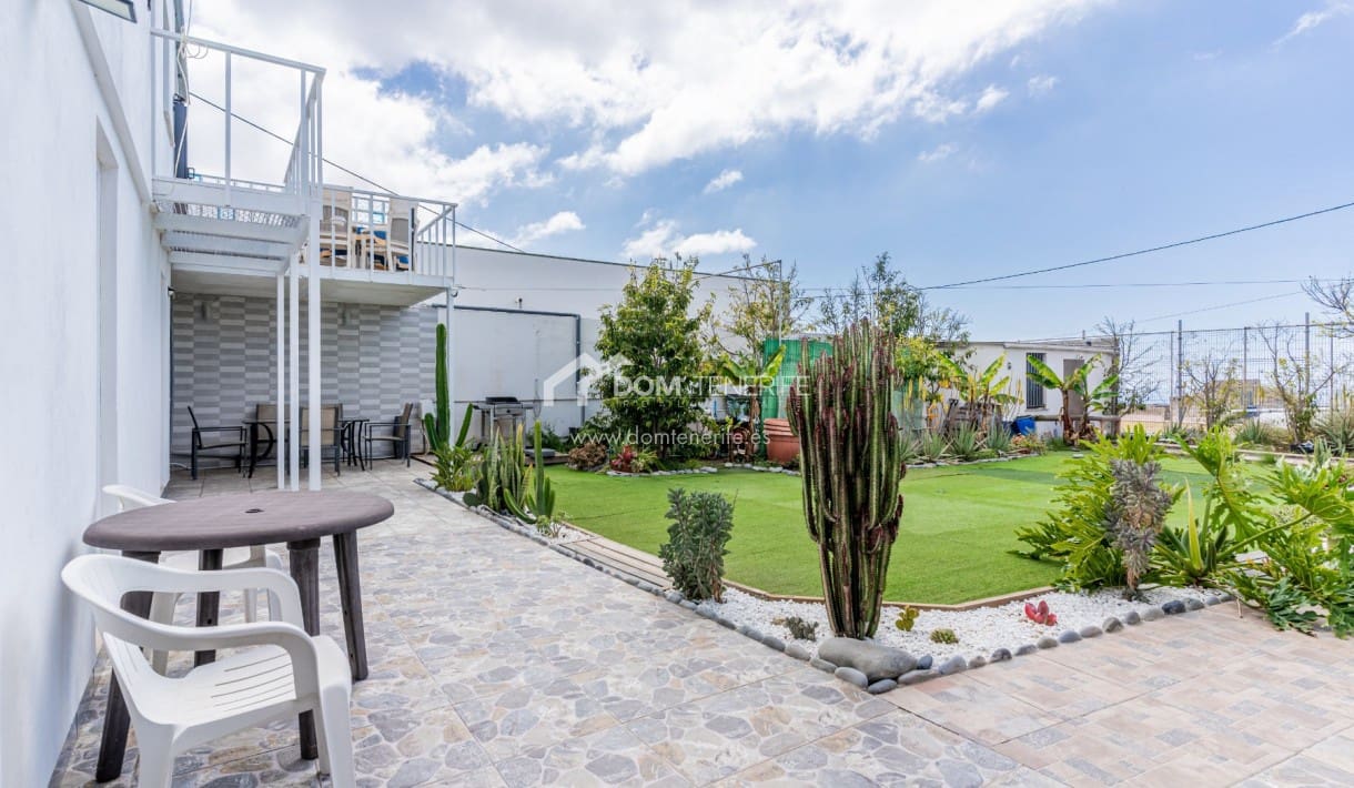 4 bedroom Villa for sale in Valle de San Lorenzo with garage - € 580,000 (Ref: 9731367)